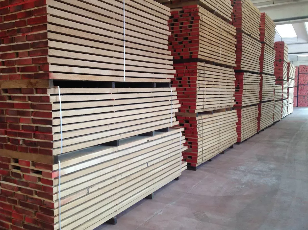 Обрезная доска сухая из лиственницы 50x200x6000 1 сорт ГОСТ - фото № 9