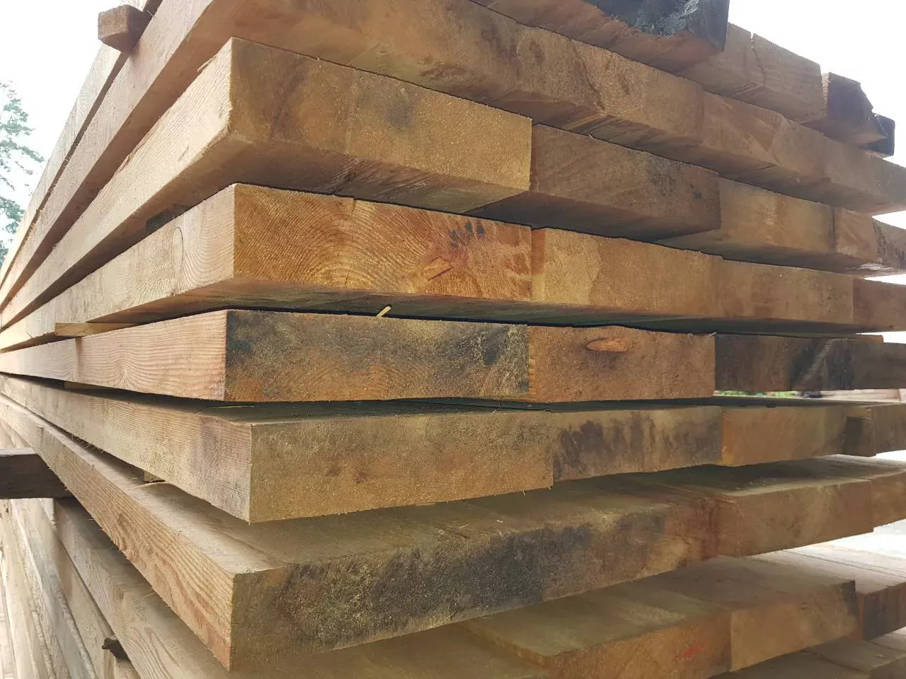 Обрезная доска сухая из лиственницы 50x200x6000 1 сорт ГОСТ - фото № 5