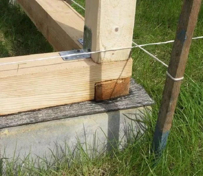 Крепление бруса к бетону
