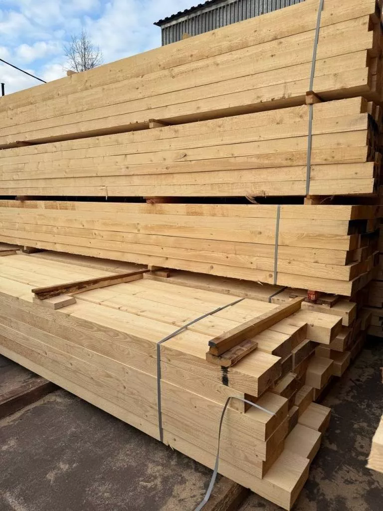 Обрезная доска на производстве