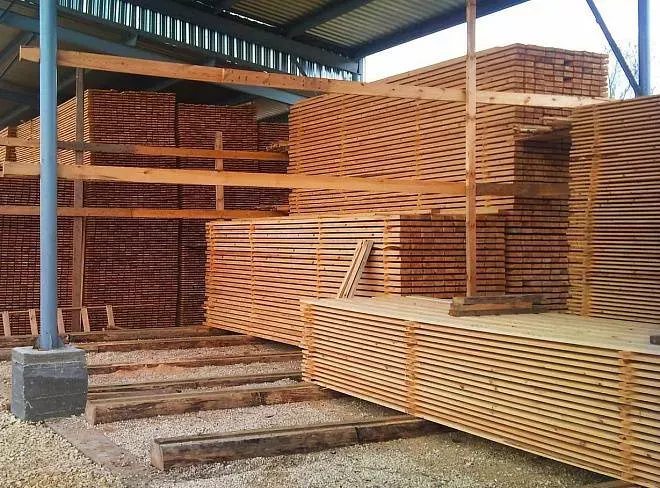Обрезная доска камерной сушки 40х200х6000 1 сорт ГОСТ